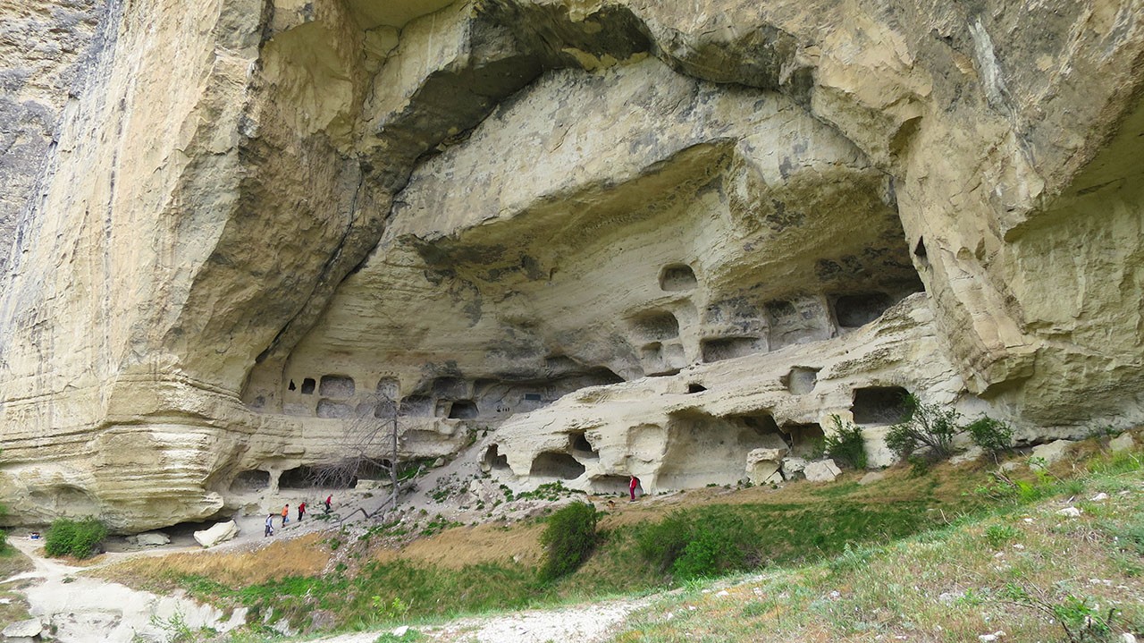 Пещерный город, монастырь и грот Качи-Кальон в долине реки Кача
