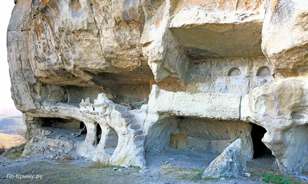 Пещерный город Тепе-Кермен в ноябре