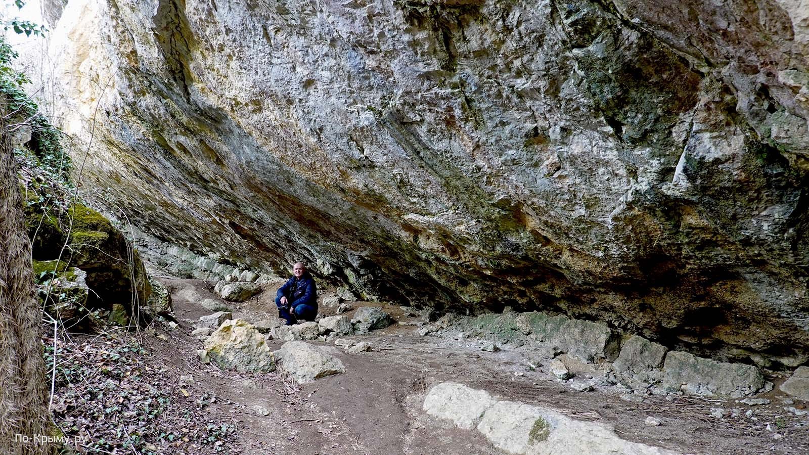 Пещерная стоянка Шан-Коба в Байдарской долине Крыма