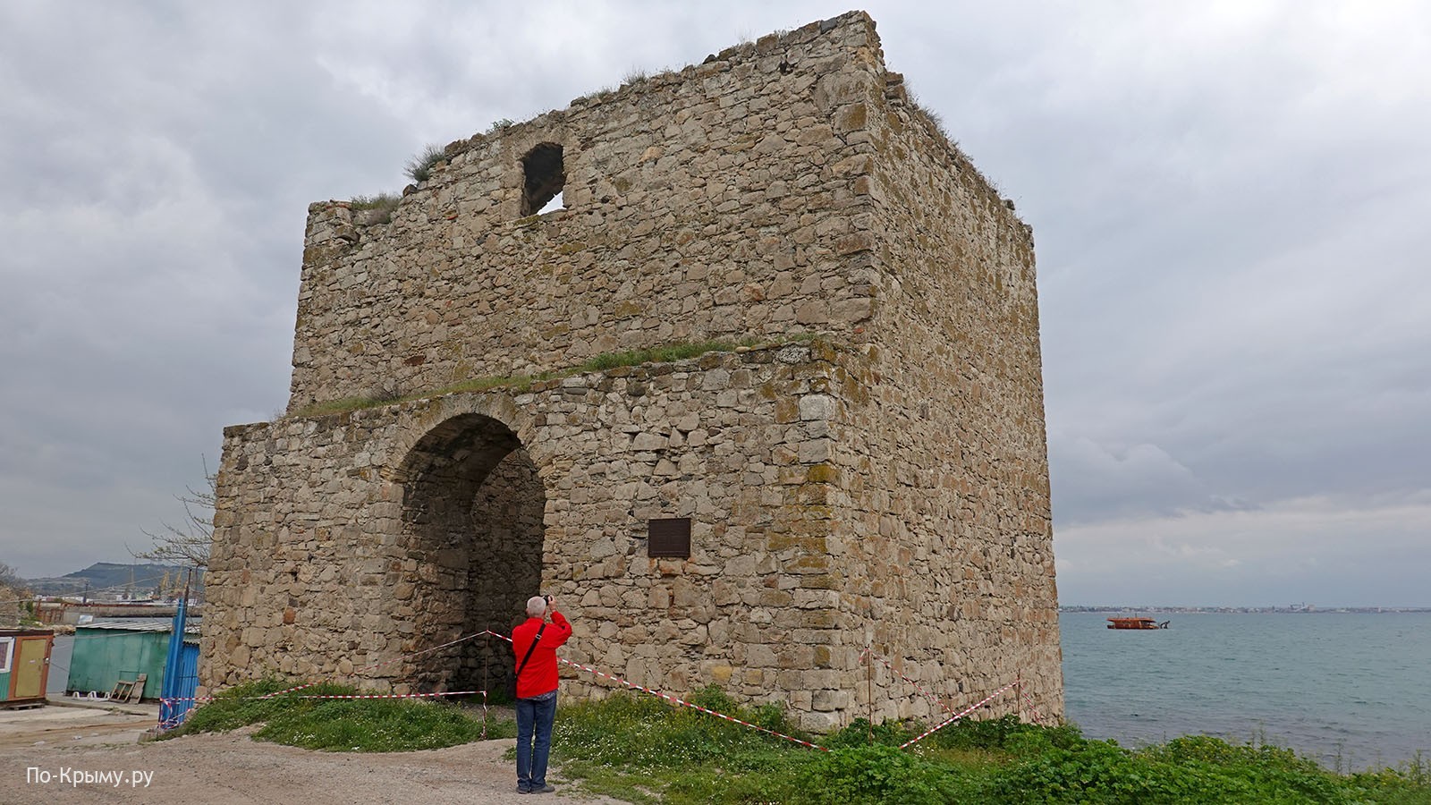 Доковая башня, генуэзская крепость Кафа в Феодосии, Крым
